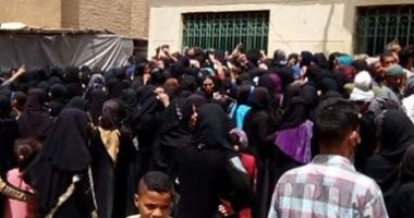خوفا من كورونا.. شكوى من ازدحام مكتب بريد المعابدة فى أسيوط