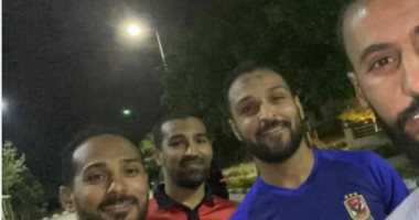 صور.. وليد سليمان وربيعة وأكرم توفيق "فولة واتقسمت نصين" مع أشقائهم 