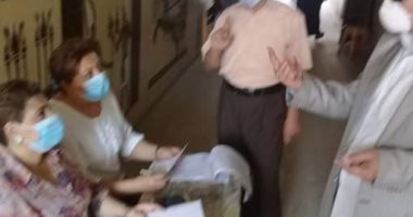 تعليم المنيا: تطبيق الإجراءات الاحترازية للوقاية من كورونا خلال تسليم الأبحاث