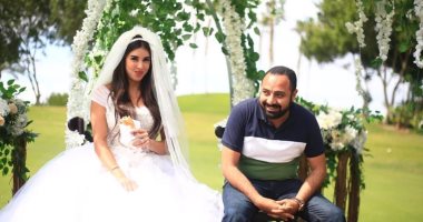 "بتاكلى ايه يا ياسمين" .. صورة تجمع ياسمين صبرى ومخرج مسلسل فرصة تانية