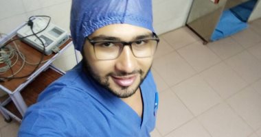 الجيش الأبيض.."عمرو" تمريض عناية المخ والأعصاب بالمنصورة الدولى على خط المواجهة