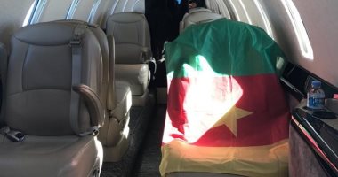 علم بلاده داخل طائرته الخاصة.. صامويل ايتو يحتفل بالعيد الوطنى للكاميرون