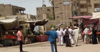 صور.. تحرير محاضر إشغال طريق ونظافة وبائع متجول فى حملة بالأقصر لمنع التجمعات
