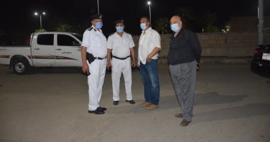 صور.. سكرتير عام محافظة الأقصر يتابع حملات النظافة والتعقيم بالشوارع ليلا