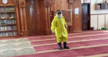 تعقيم مساجد غزة استعدادًا لاستقبال المصلين لصلاتى الجمعة والعيد.. صور