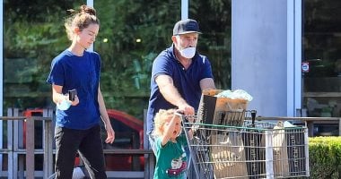 صور.. ميل جيبسون فى أحدث ظهور له مع ابنته التى تصغره بـ60 عاما