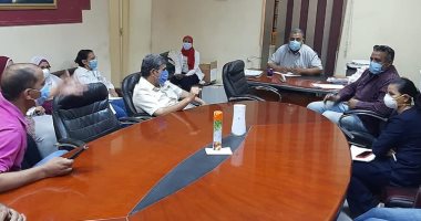 مدير مستشفى الأقصر العام يعقد اجتماعا لبدء تنفيذ فحص حالات الاشتباه بكورونا