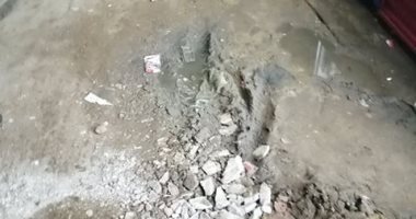 سيبها علينا.. قارئ يشكو من غرق شارع بطوابق فيصل بسبب كسر ماسورة مياه