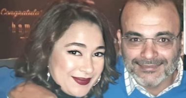 أيمن بهجت قمر يداعب زوجته: هى البيت اللى لاممنا