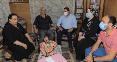 وفد من محافظة بنى سويف يزور أسر الشهداء لتقديم التهنئة بعيد الفطر  