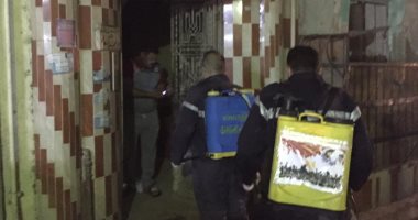 حى غرب المنصورة يطهر منزل ومنطقة الأوبرج بعد وفاة سيدة بفيروس الكورونا