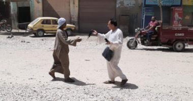 توزيع الكمامات مجاناً على سكان المناطق المعزولة بسبب "كورونا" بالفيوم