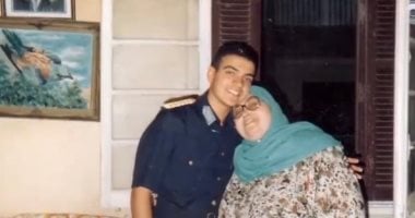 أم البطل.. صور نادرة للشهيد أحمد منسى صغيرا مع والدته