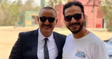 بيتر ميمي بجوار أحمد السقا فى كواليس مسلسل الاختيار.. صورة