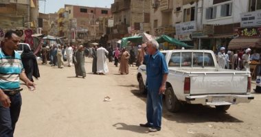 صور.. حملة بشارع أحمد عرابى بمدينة إسنا لمنع التجمعات ومكافحة العدوى