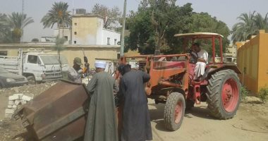 رفع 12 طن أتربة ومخلفات صلبة بقرى طفنيس والغريرة وسطيح بالأقصر 