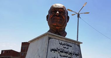 صور.. تمثال مجدى يعقوب يزين أشهر ميادين مدينة بلبيس بالشرقية