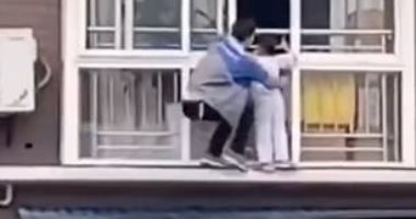 "سبايدر مان حقيقى"..عامل صيني يتسلق 6 أدوار لإنقاذ فتاة من الموت..فيديو وصور
