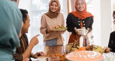 7 عادات غذائية خاطئة تضعف جهازك المناعى فى العيد.. الإفراط فى أكل الكحك يصيبك بمرض ما قبل السكرى.. الأملاح فى الرنجة هتجيبلك انتفاخ.. تناول وجبة دسمة يصيبك بمشاكل الهضم.. والمناعة تتأثر بنظامك الغذائى غير الصحى