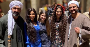 هنادى مهنى مع أبطال مسلسل الفتوة فى آخر أيام تصوير.. صور