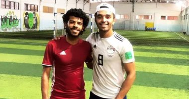 شاهد.. أوباما يخوض مرانا بقميص طارق حامد مع لاعب الإسماعيلى
