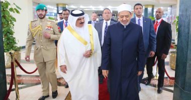 شيخ الازهر يتبادل التهانى مع الملك حمد بن عيسى ملك البحرين 