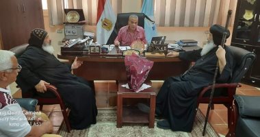 رئيس مدينة غارب يستقبل وفد كبار أديرة الأنبا بولا وأنطونيوس للتهنئة بالعيد