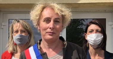 صور.. لأول مرة تعيين متحولة جنسيا عمدة قرية بشمال فرنسا