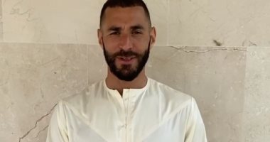 باللغة العربية والجلابية.. بنزيما يوجه تهنئة للمسلمين بعيد الفطر.. فيديو وصور