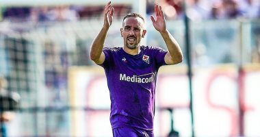 فرانك ريبيرى نجم فيورنتينا الإيطالى يحتفل مع أولاده بعيد الفطر.. صور