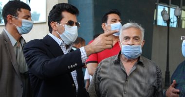 أشرف صبحى يتابع استعدادات مركز شباب الجزيرة الوقائية لعودة النشاط الرياضى