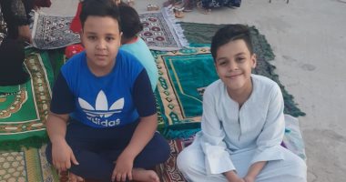 صور.. أهالى وأطفال الأقصر يحتفلون بعيد الفطر المبارك بالصلاة والبهجة فى المنازل