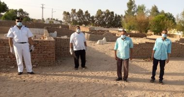 صور.. منع زيارات المقابر  فى أول أيام عيد الفطر المبارك بمدينة إسنا 