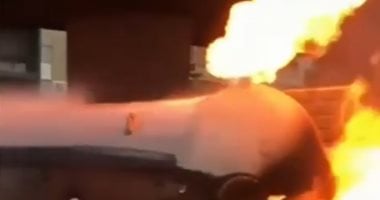 احتراق سيارة بعد انقلابها وإصابة 2 على الطريق الصحراوى الغربى بسوهاج