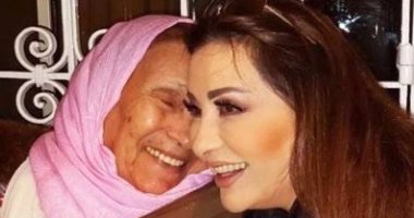 لما أمى تبتسم كل الدنيا تضحك ..  رسالة حب من لطيفة لوالدتها "صورة"