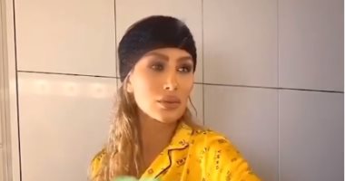 تحدى المراية بالبيجامة.. مايا دياب تتحول لطفلة فى فيديو جديد عبر تيك توك