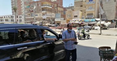صور.. محافظ الغربية يصادر ميكروباصات وتوك توك وتشميع محل لخرق الحظر بسمنود