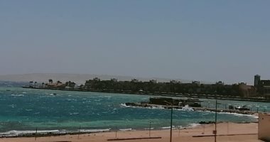 صور.. شواطئ مصر خالية من المعيدين فى ثانى أيام عيد الفطر بسبب كورونا.. محافظة الإسكندرية تغلق 61 شاطئا.. والبحر الأحمر توقف الطرق المؤدية للمنتجعات بصدادات مرورية.. و70 شابا بالعريش يحمون الشواطئ