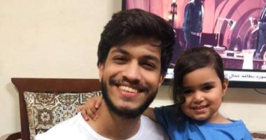 صور.. الطفلة جويرية ومحمد يحتفلان بعيد الفطر مرتدين تيشيرت الشهيد أحمد المنسى