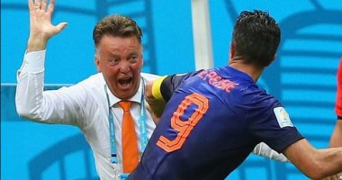 قصة تاريخية.: حين صفع فان جال فان بيرسى في كأس العالم 2014