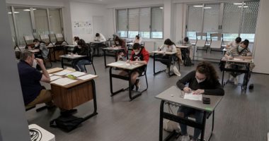 استئناف الدراسة فى أوروبا وسط إجراءات وقائية للحد من أوميكرون.. 12 مليون طالب فرنسى يعودون للمدارس.. وألمانيا تقرر إجراء اختبارات يومية للأطفال.. وانقسام إيطالى بين مؤيد ومعارض.. وأسبانيا تلزم بارتداء الكمامة