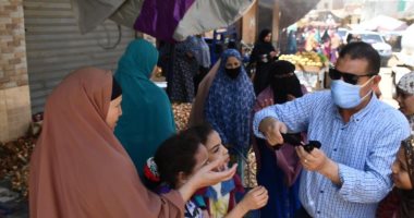 محافظة الفيوم توزع الكمامات مجاناً على سكان المناطق المعزولة بسبب كورونا
