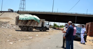 محافظ القليوبية يقود حملة لتطهير كبارى الرياح التوفيقى ببنها ورفع 800 طن مخلفات