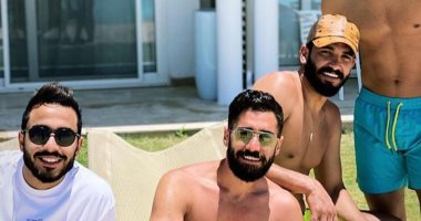 شاهد.. كهربا وصالح جمعة ورفعت فى إجازة ساحلية بالعيد