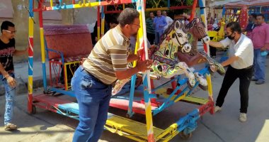 صور.. تجمعات بملاهى المرسى أبو العباس.. ومحافظة الإسكندرية تشن حملة للإزالة