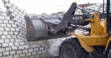 صور .. إزالة التعديات عن 1170 مترا من أراضى الدولة شرق الإسكندرية