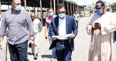 نائب محافظ قنا يتفقد مجمع المواقف لمتابعة تنفيذ قرارات الحظر