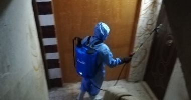 "معا ضد الكورونا" تطهر منازل الحالات الإيجابية بـ 22 منطقة فى أسوان.. صور