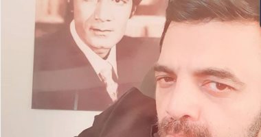 عمرو محمود ياسين: أبويا وحشنى قوى تعالوا ندعيله دعوة حلوة