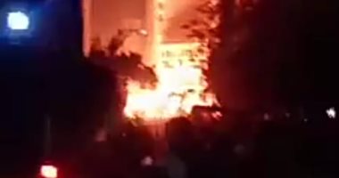 فيديو وصور.. تفاصيل 3 ساعات من الرعب عاشها أهالى حلمية الزيتون إثر انفجار ماسورة غاز تسبب فى تصاعد ألسنة اللهب لأمتار.. قطع الغاز عن المنطقة والحماية المدنية تنجح فى إخماد الحريق بواسطة الرمال بدون إصابات